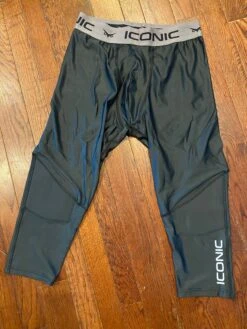 "IN THE DIRT 2.0" 3/4 Performance Leggings - Black